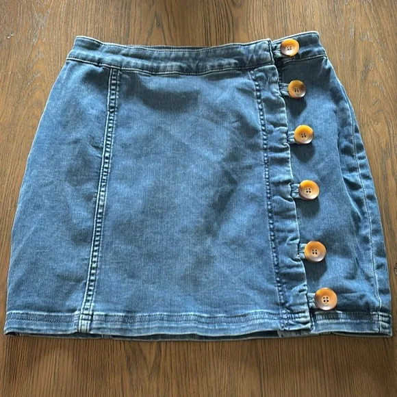 Free People Little Daisies Medium Wash Denim Button Front Mini Skirt | Size 8 - Picture 5 of 9